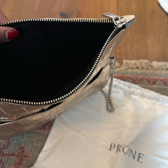 Prune - Gold Metallic Clutch / Removable silver chain - Picture 6 of 8